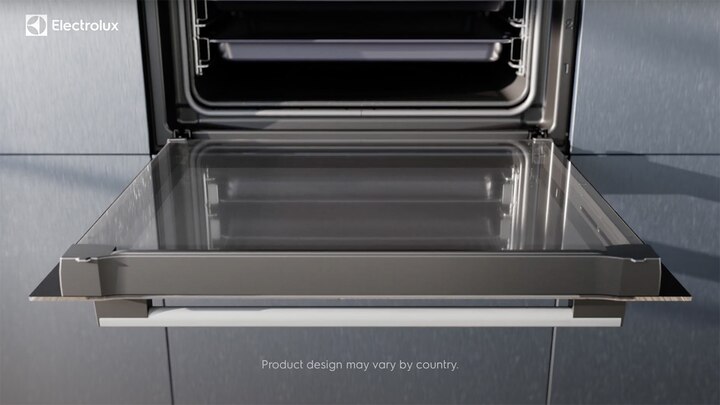 Quietly shut the oven with Electrolux SoftClose