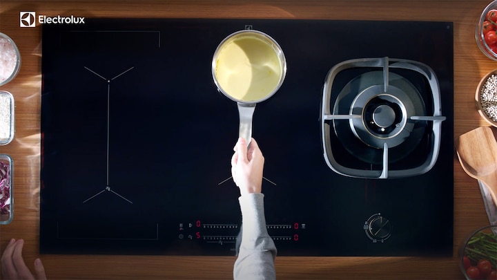 UltimateTaste 900 hybrid induction with gas burner cooktop