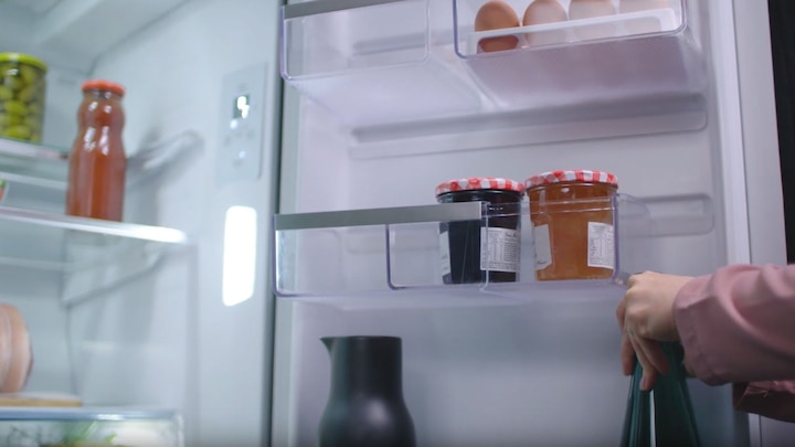 FlexStor&trade; makes it simple to arrange the fridge to your needs with adjustable door bins and shelves.