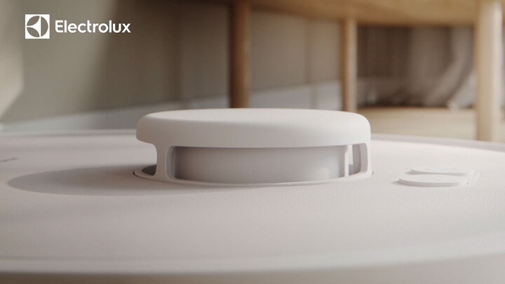 700 with Emptying Station robot vacuum cleaner